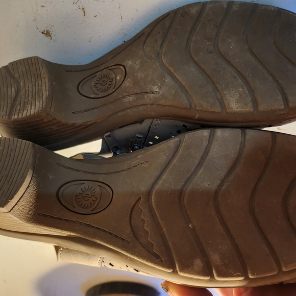 Women's Perforated Peep-Toe Ankle Boots - Gray - Picture 5 of 7